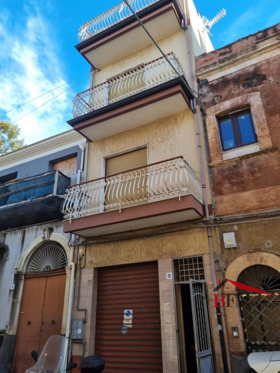 Casa indipendente in Via Etna, San Giovanni la Punta, 8 locali, 240 m²