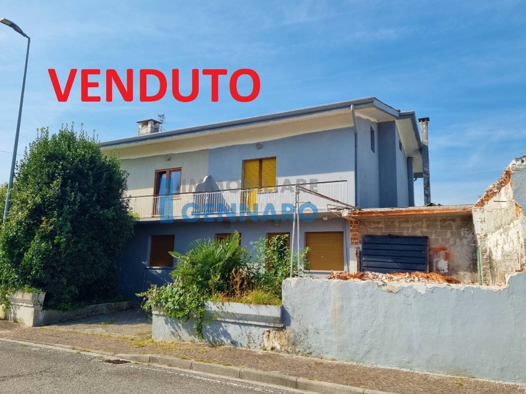 Casa indipendente in Via Feletto, Tavagnacco, 10 locali, 3 bagni