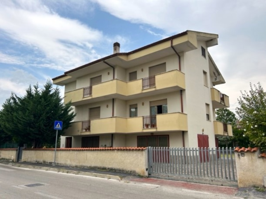Casa indipendente in Via Salara 9, San Giovanni Teatino, 9 locali