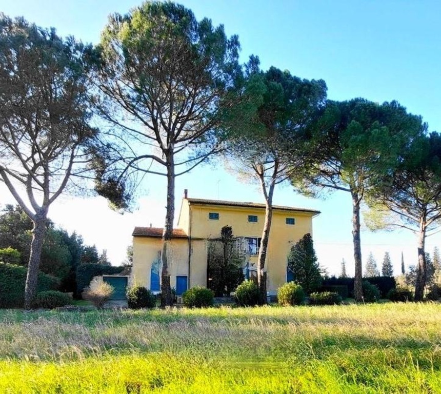 Villa a Empoli, 15 locali, 4 bagni, giardino privato, posto auto