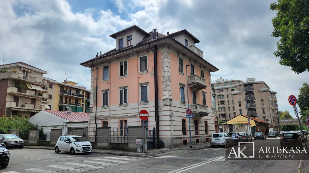Palazzo in Via San Bernardino da Siena, Novara, 600 m², multilivello
