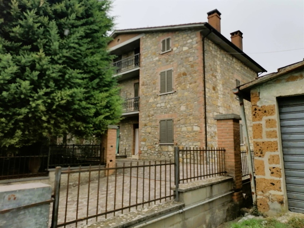 Casa semindipendente in VIA MAGNOLIE, Monteleone d'Orvieto, 6 locali