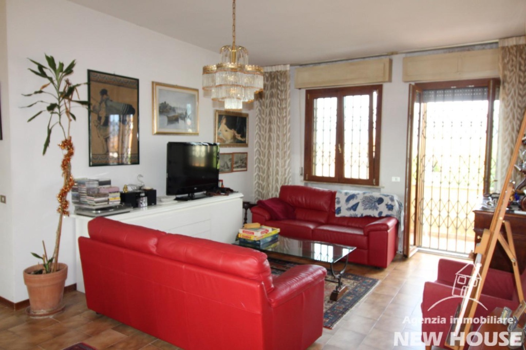 Appartamento a San Giuliano Terme, 5 locali, 2 bagni, 100 m², 2° piano