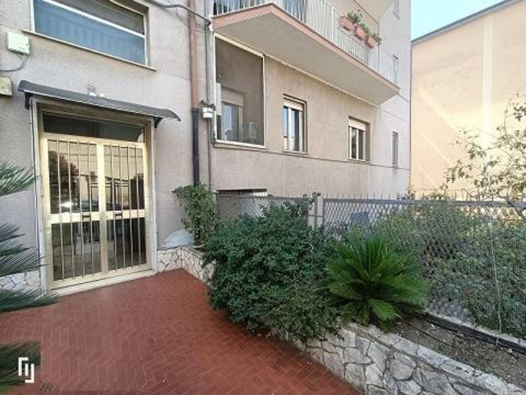Quadrilocale in Via E. De Amicis 104, Caltanissetta, 2 bagni, 160 m²