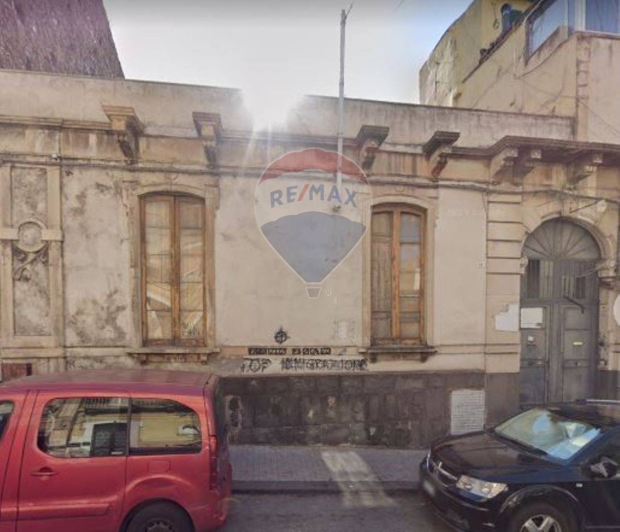 Casa indipendente in Via Vincenzo Casagrandi, Catania, 7 locali