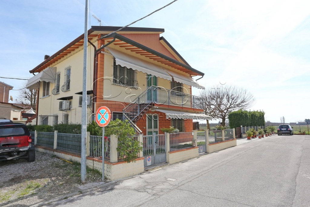 Casa indipendente in Cento, Vigarano Mainarda, 6 locali, 2 bagni