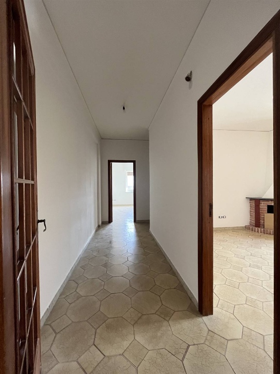 Appartamento a Castel Volturno, 5 locali, 2 bagni, 130 m², 1° piano