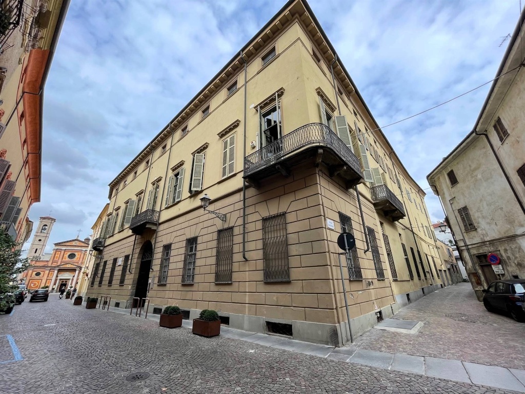 Quadrilocale in VIA GARIBALDI 45, Casale Monferrato, 2 bagni, 109 m²