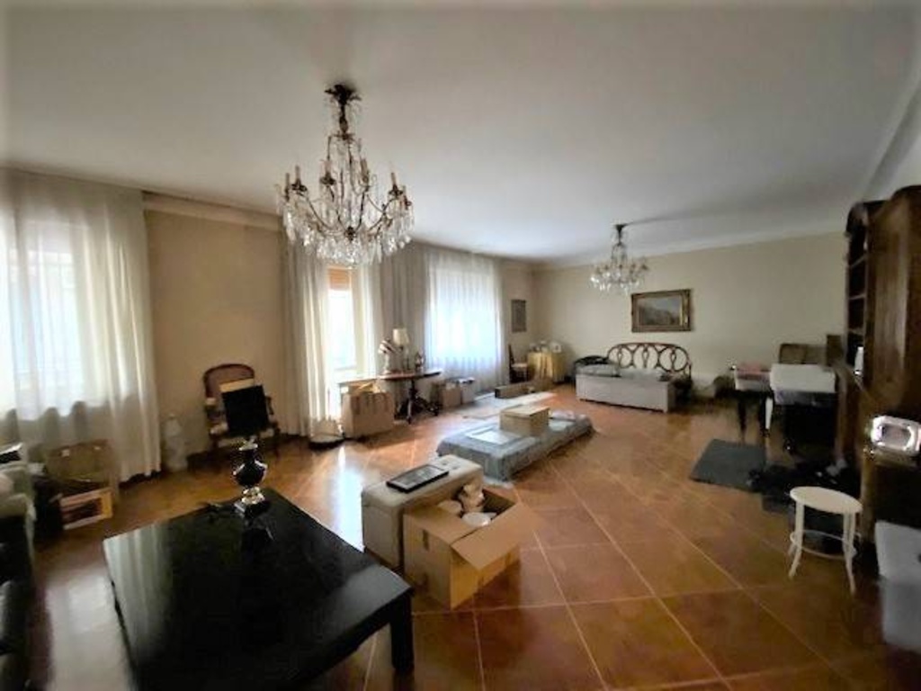 Appartamento a Parma, 12 locali, 4 bagni, 320 m², 2° piano, ascensore