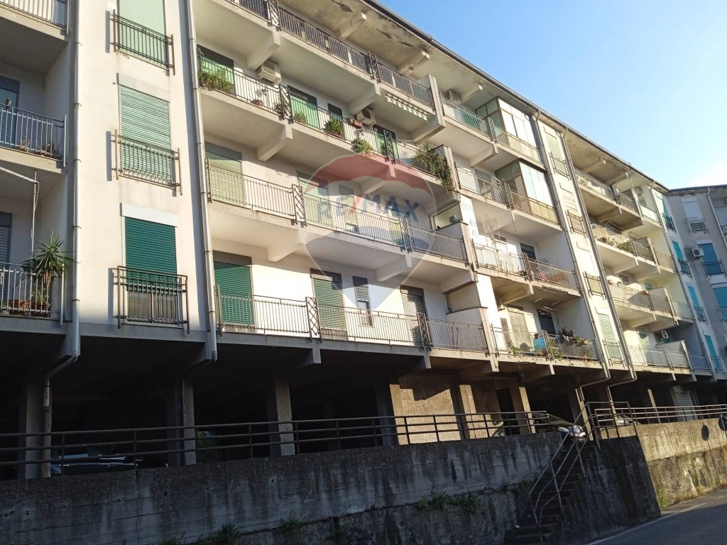 Appartamento in Via Salvatore Salomone Marino, Catania, 5 locali