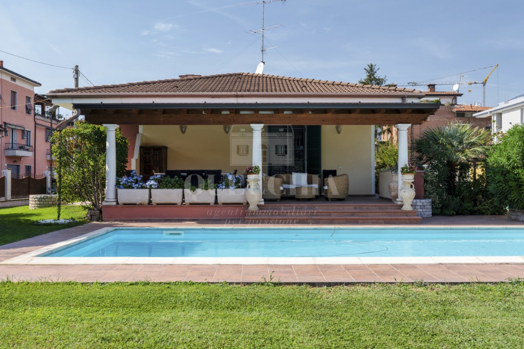 Villa in Via Torino, Brescia, 5 locali, 2 bagni, giardino privato