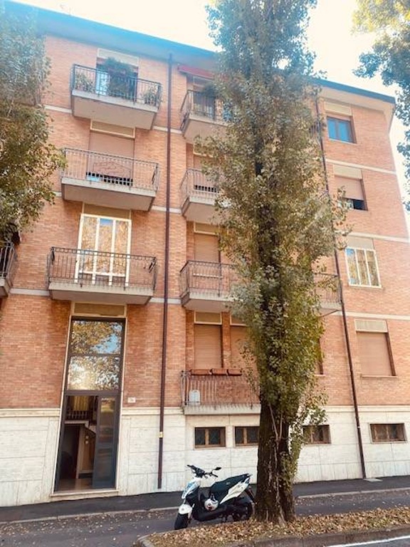 Appartamento in Viale Belvedere, Ferrara, 5 locali, 2 bagni, con box