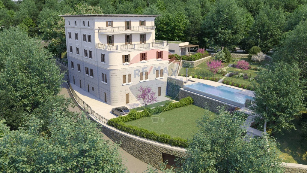 Quadrilocale in Via Beirut, Trieste, 2 bagni, giardino in comune
