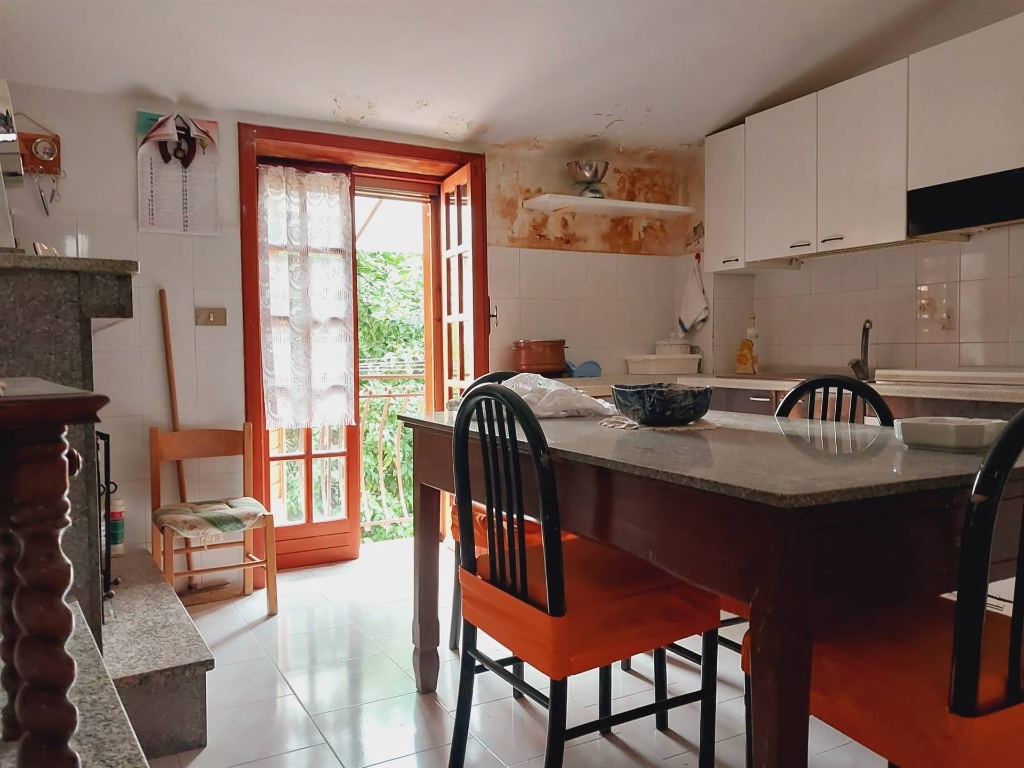 Casa semindipendente a Giffoni Valle Piana, 5 locali, 3 bagni, 126 m²