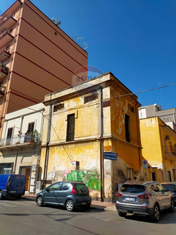 Casa indipendente in Via Livio Andronico, Taranto, 2 locali, 100 m²