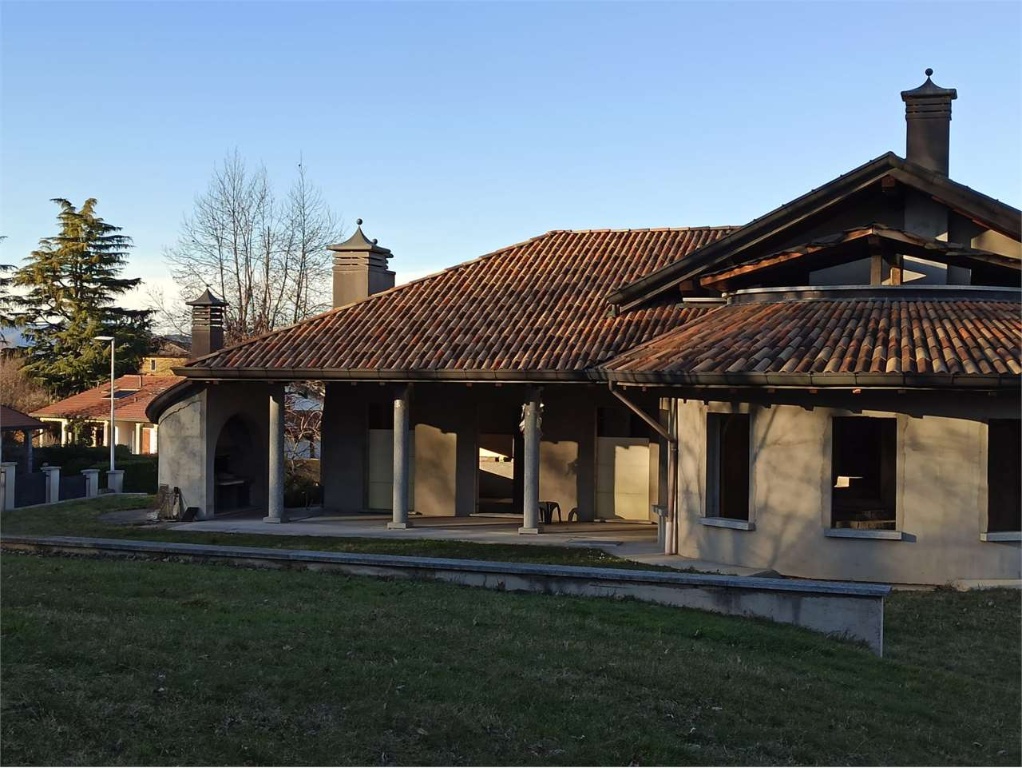Villa a Casnate con Bernate, 9 locali, 4 bagni, giardino privato