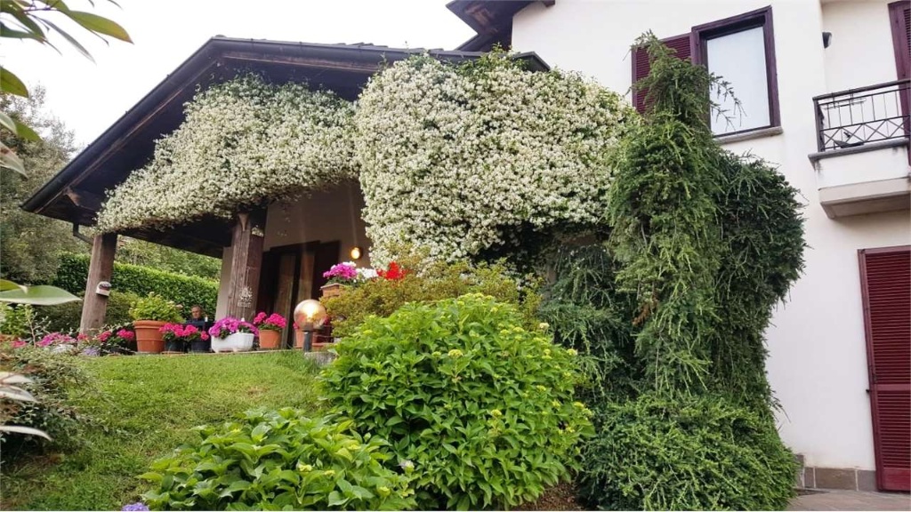 Villa a Casnate con Bernate, 5 locali, 3 bagni, giardino privato