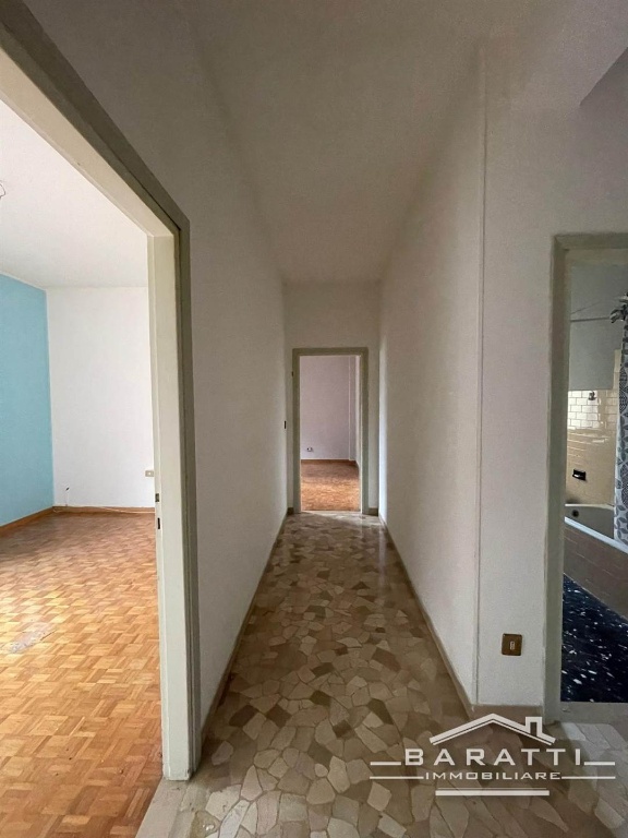 Appartamento a Mantova, 9 locali, 2 bagni, 160 m², 3° piano, ascensore