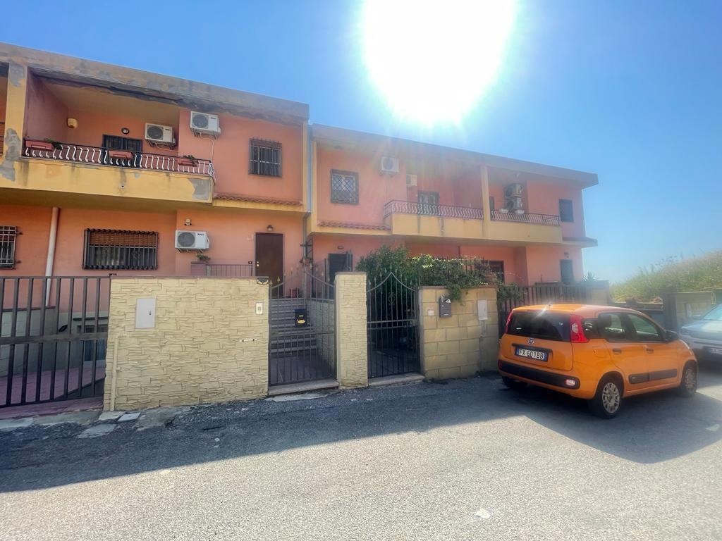 Villa a schiera in Via degli aranci 17, Messina, 5 locali, 1 bagno