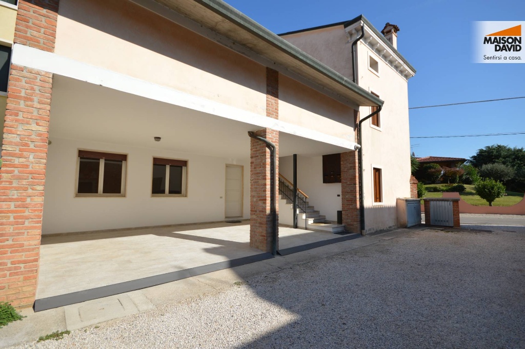 Bilocale in Via Cul De Ola, Vicenza, 1 bagno, posto auto, 88 m²