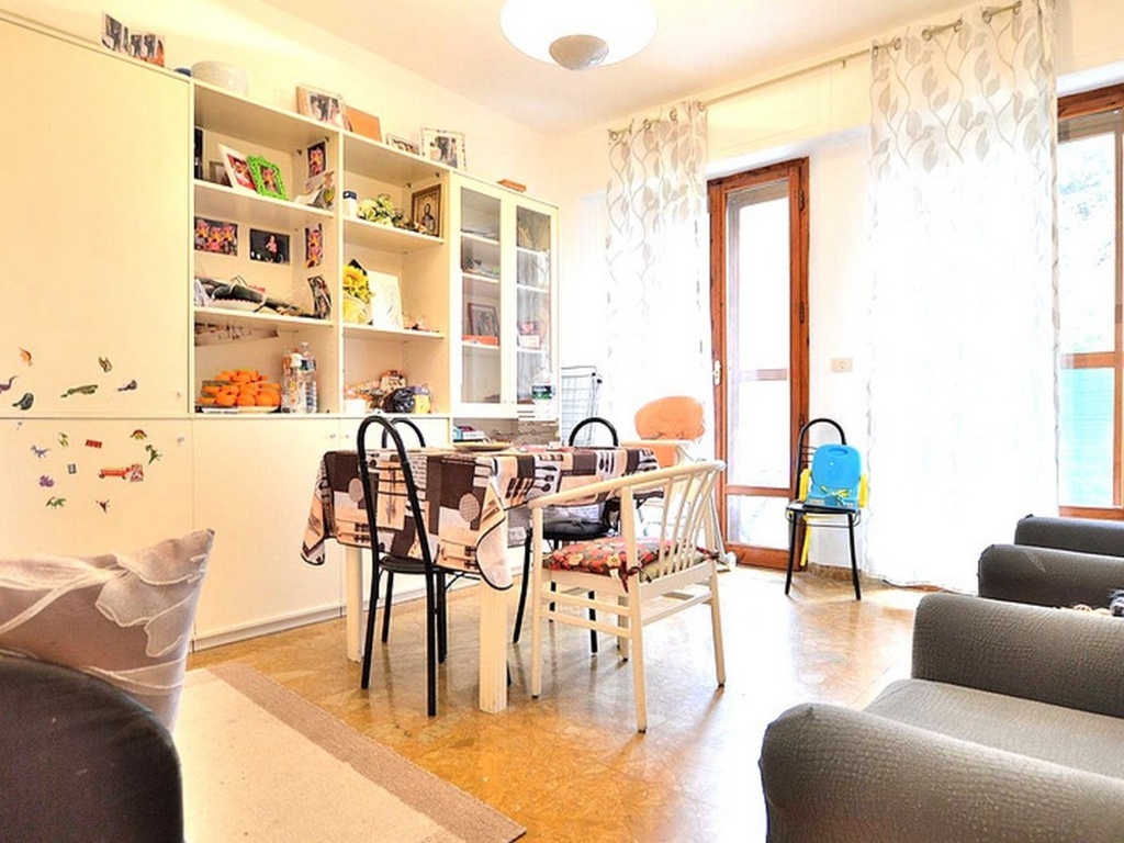 Appartamento in Martiri di Scalvaia, Siena, 5 locali, 1 bagno, 106 m²