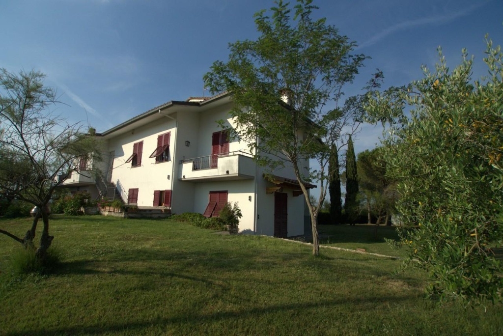 Villa a Empoli, 11 locali, 3 bagni, giardino privato, 300 m²