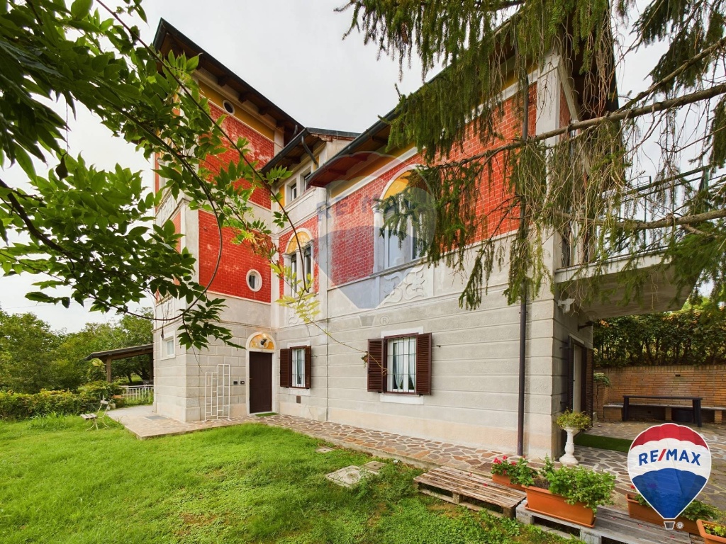 Villa in Mombrione, Casteggio, 8 locali, 2 bagni, giardino privato