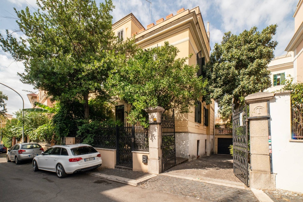 Villa in Via Nicolò Tommaseo, Roma, 10 locali, 6 bagni, con box