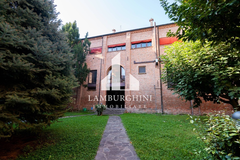 Appartamento in Lat.le Via Terranuova, Ferrara, 5 locali, 2 bagni