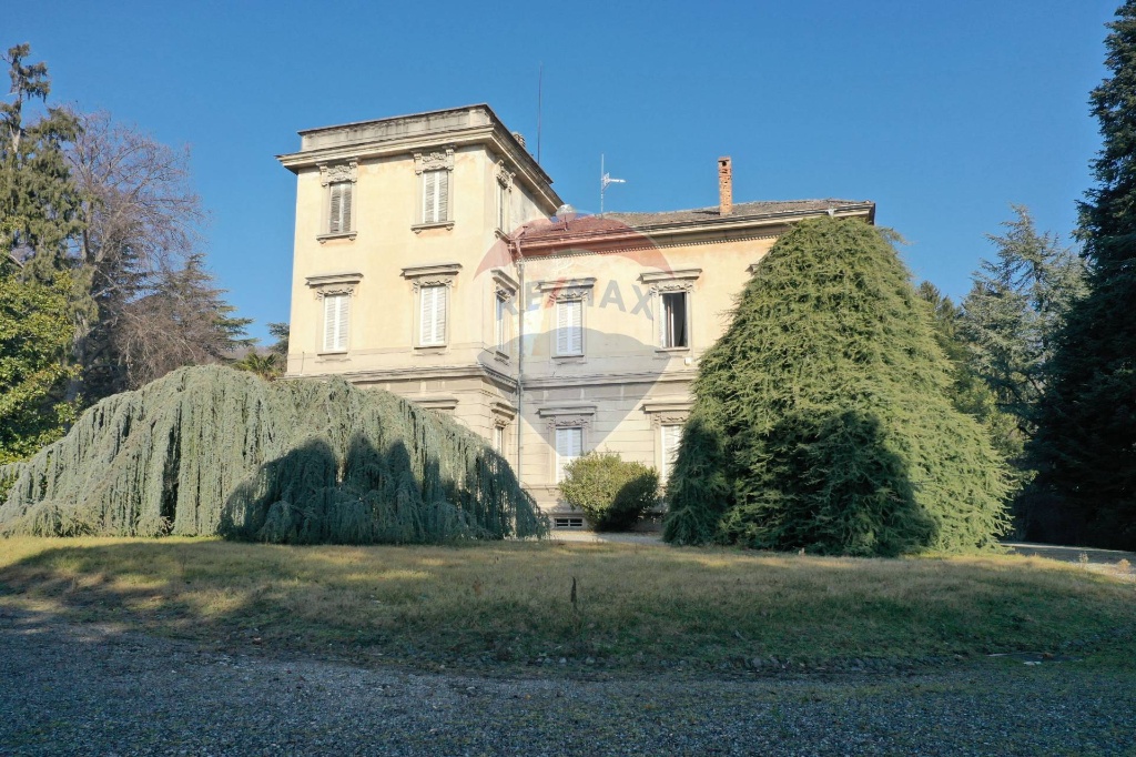 Villa in Via Canton Chiedo, Caravate, 10 locali, 6 bagni, con box
