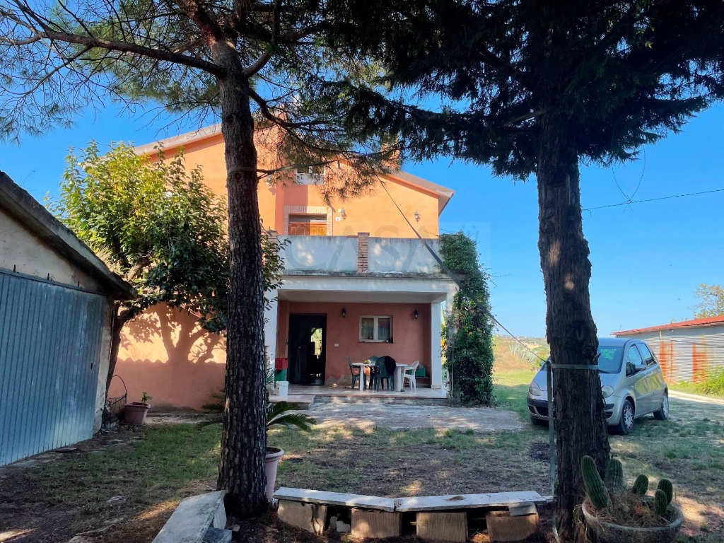 Casa indipendente in Contrada Sant' Egidio, Monsampolo del Tronto