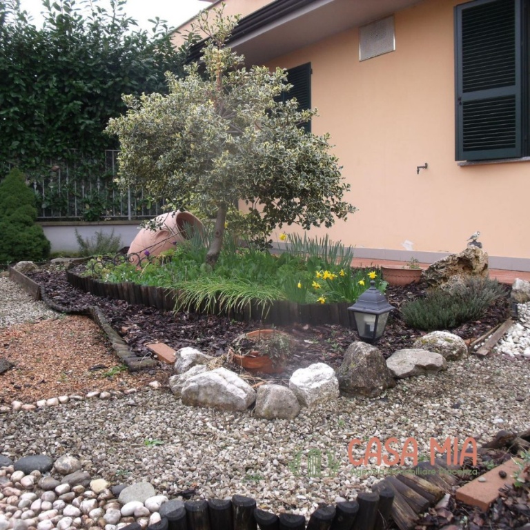 Quadrilocale in Via Co Trebbia, Calendasco, 2 bagni, giardino privato