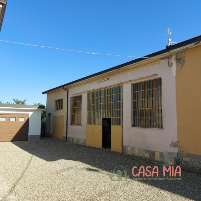 Casa semindipendente in Via roma, Gazzola, 5 locali, 2 bagni, 240 m²