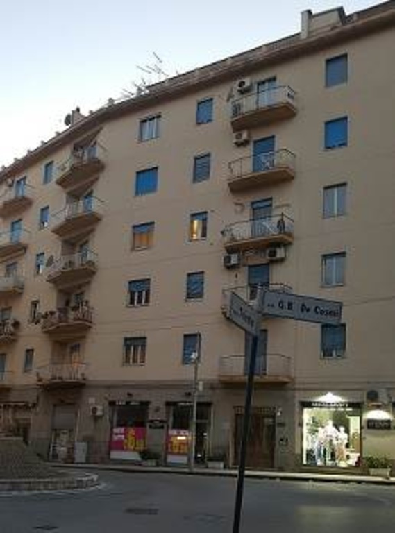 Quadrilocale in Piazza Giovanni XXIII 25, Caltanissetta, 2 bagni