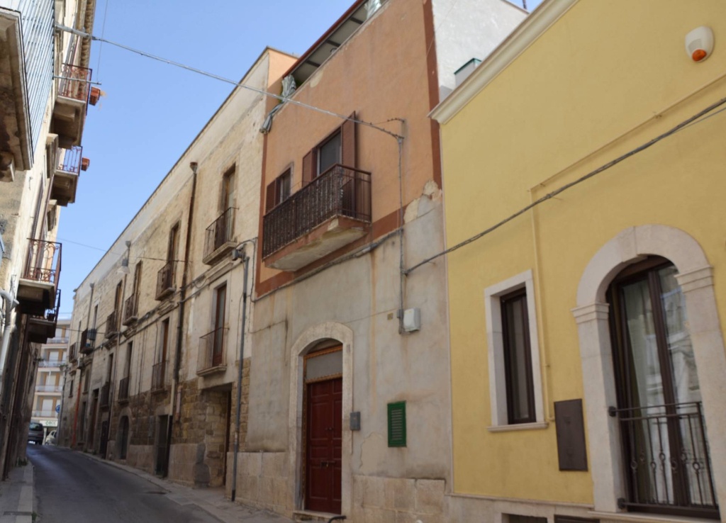 Casa indipendente in Via Sassani, Canosa di Puglia, 4 locali, 1 bagno