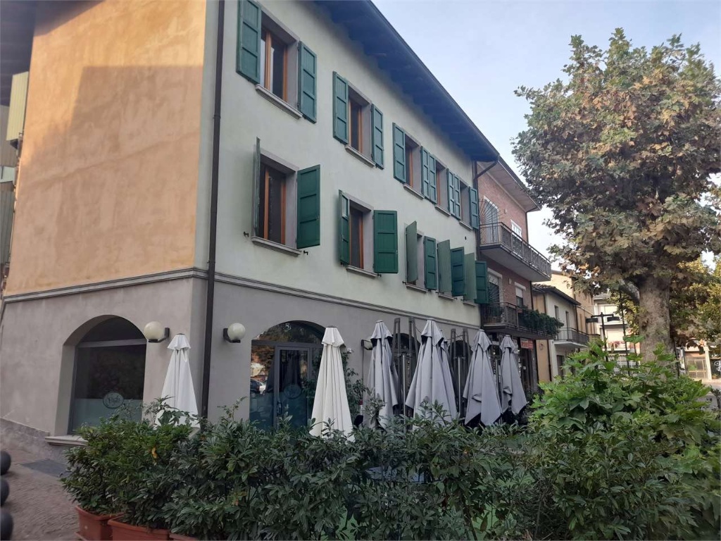 Appartamento in Piazza Matilde di Canossa, Canossa, 5 locali, 102 m²