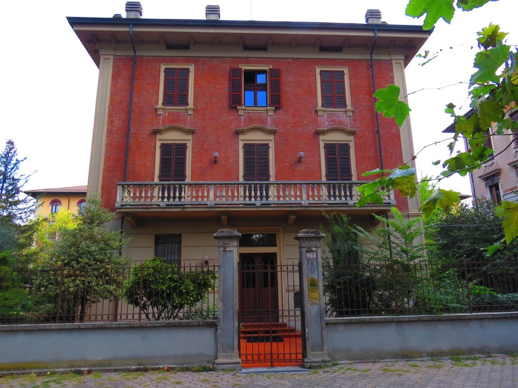Quadrilocale in Viale Palmerio, Piacenza, 2 bagni, 180 m², 2° piano