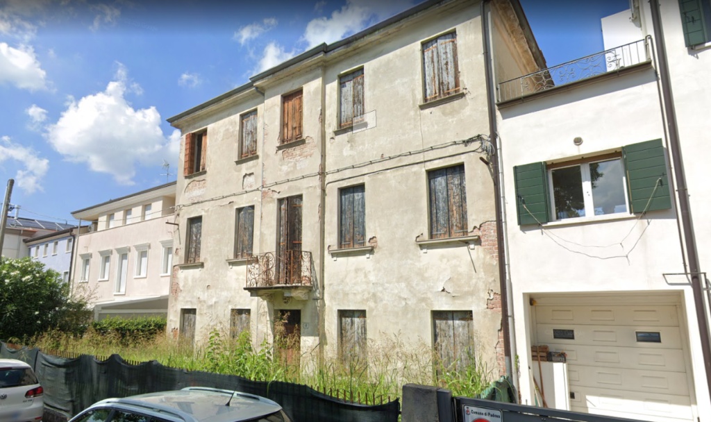Villa singola in Via Carini, Padova, 1 locale, 1 bagno, garage, 350 m²