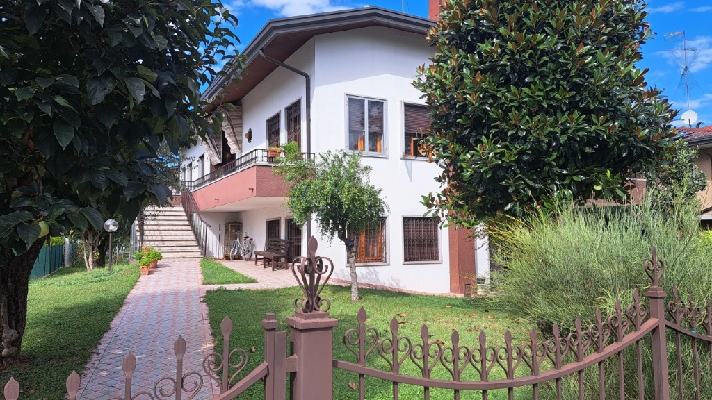 Villa in Via Augusto Ugolini 9B, Padova, 4 locali, 2 bagni, garage