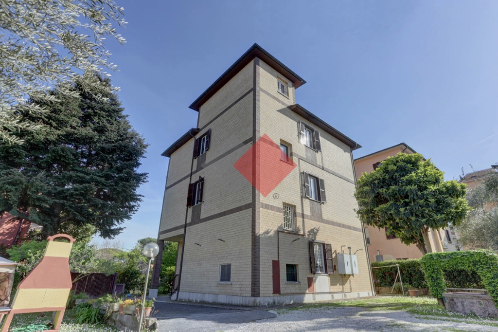 Palazzo in Via Sesto Miglio snc, Roma, posto auto, 500 m² in vendita