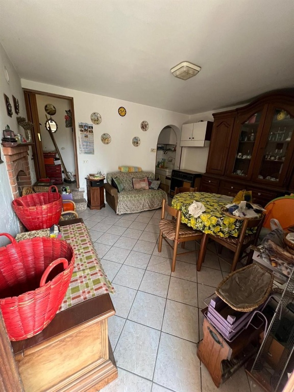 Casa semindipendente ad Agliano Terme, 3 locali, 1 bagno, arredato
