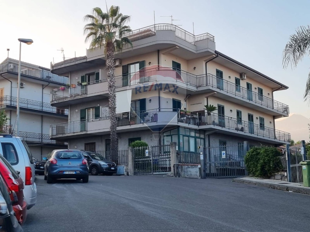Appartamento in Via Vincenzo Bellini, Aci Sant'Antonio, 5 locali