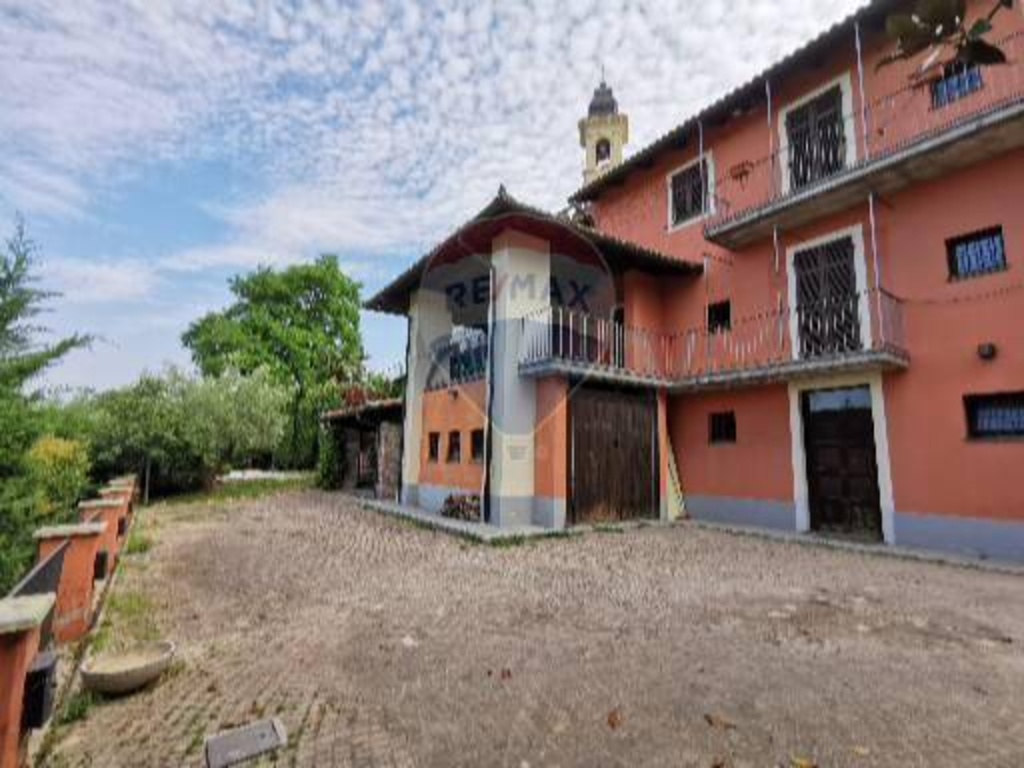 Casa indipendente in Via Dei caduti, Canelli, 10 locali, 3 bagni