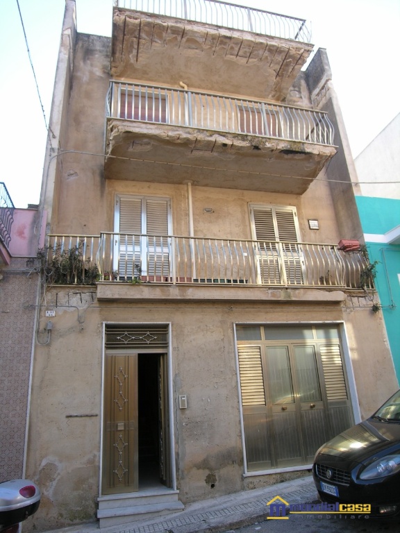 Casa indipendente a Pachino, 11 locali, 3 bagni, garage, 300 m²