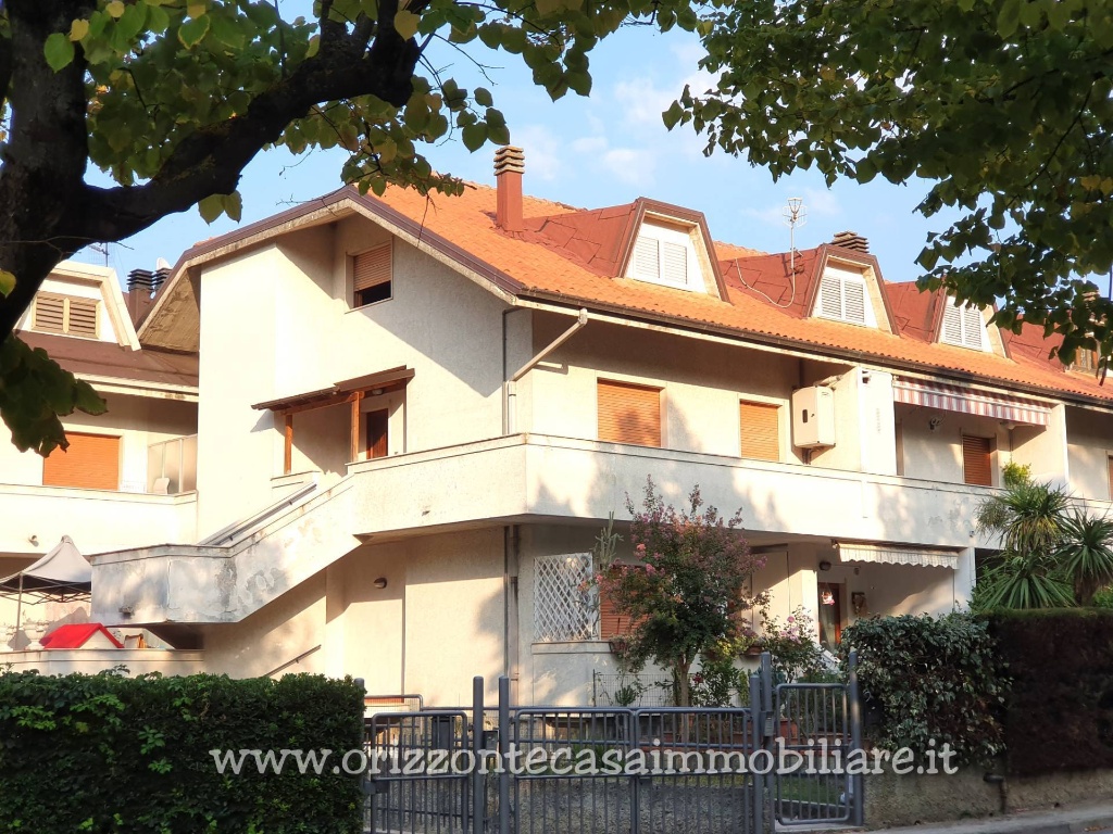 Appartamento a Folignano, 8 locali, 2 bagni, 142 m², 1° piano