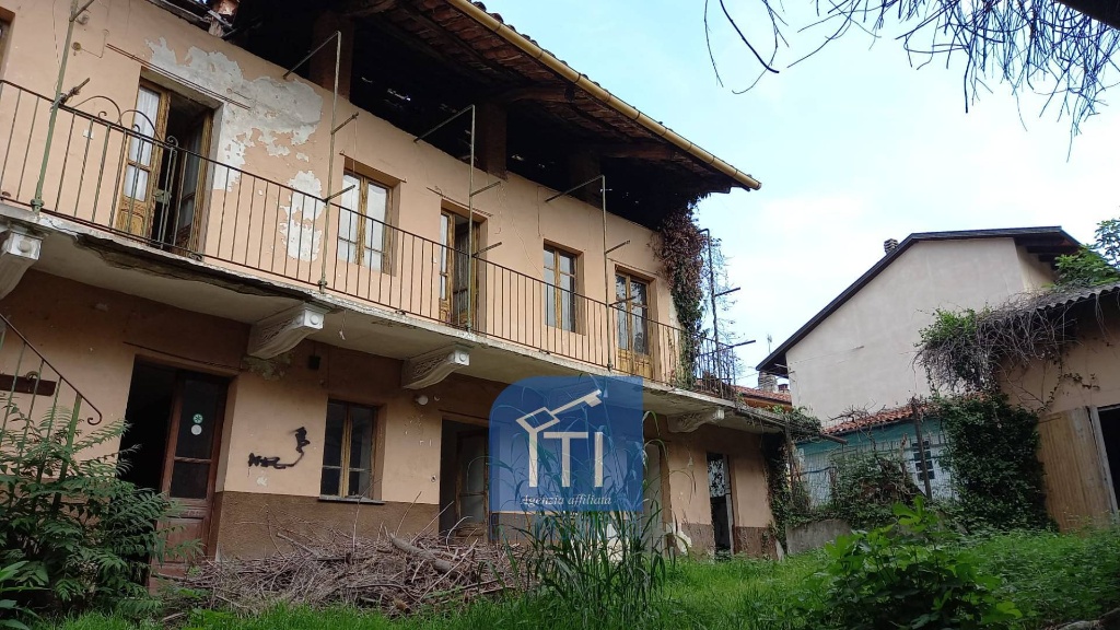 Casa indipendente in Vicolo Bertola, Castellamonte, 8 locali, 1 bagno