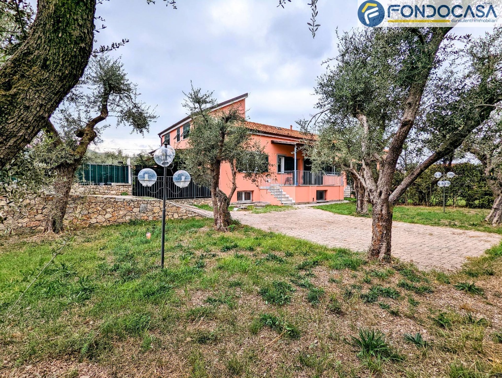 Villa in Via Di Ponte, Sarzana, 5 locali, 1 bagno, giardino privato