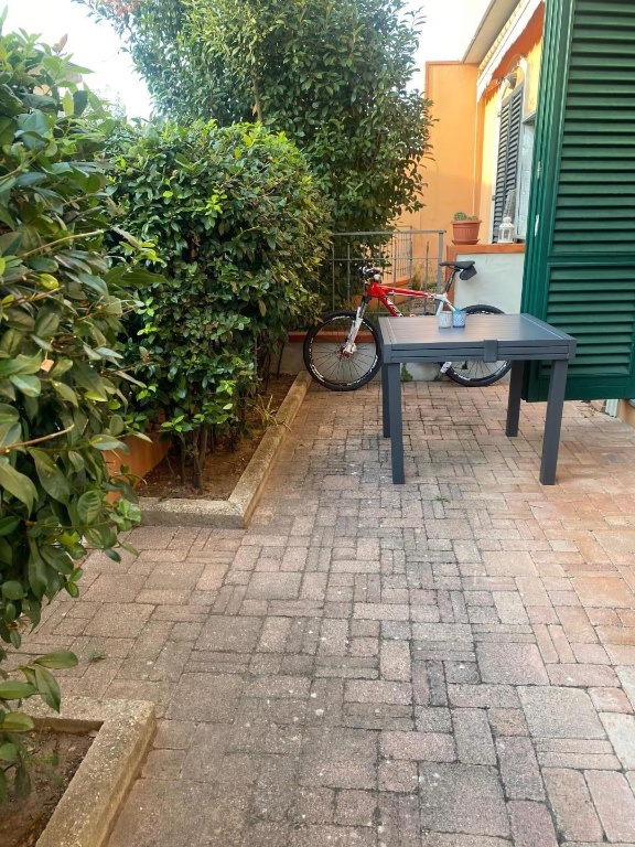 Bilocale a Empoli, 1 bagno, giardino privato, posto auto, 67 m²