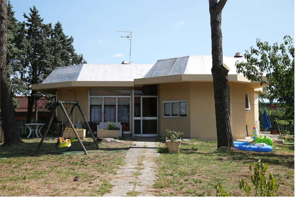 Casa indipendente in Via Baracca, Cavallino-Treporti, 6 locali, garage