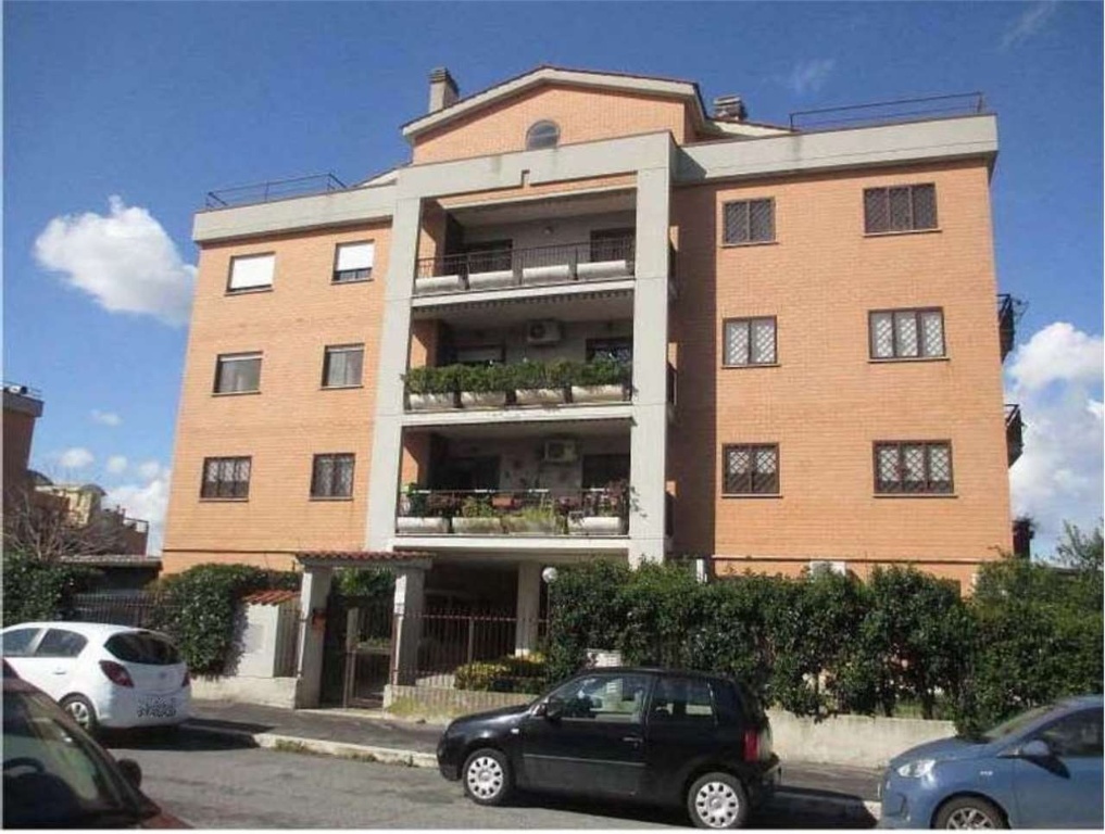 Appartamento in Via Castiglione Messer Marino 8, Roma, 5 locali, 75 m²